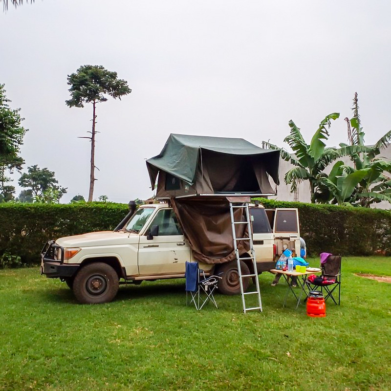 Land-Cruiser-Hardtop-With-Rooftop-Tent