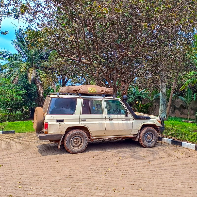 Land-Cruiser-Hardtop